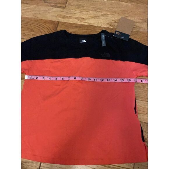 NWT The North Face, women's color block relaxed fit short sleeve t-shirt sz XS - Picture 8 of 9
